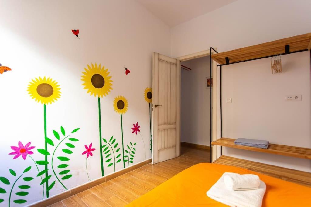 Large Tracatra Apartment Sevilla
